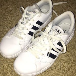 Size kids 4 Worn twice Adidas Neo sneakers